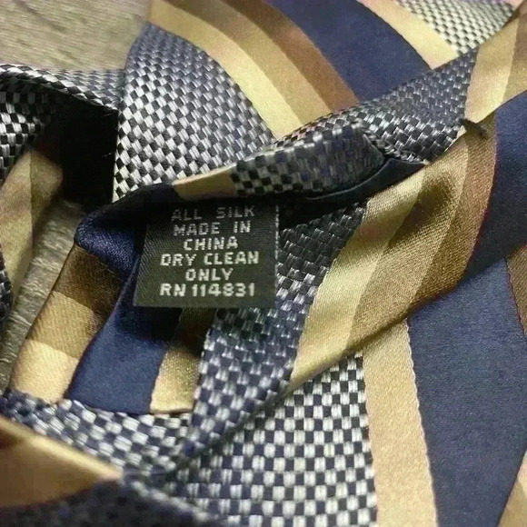 Pronto Uomo Tie. 100%Silk. - Picture 4 of 4